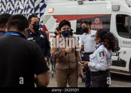 Les forces d'urgence ont participé à un exercice de forages à l'échangeur de Juárez-Serdán pour commémorer les séismes de 19 septembre 1985 et de 2017. Banque D'Images