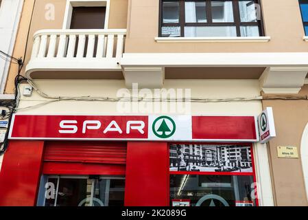 Tortosa, Espagne - 13 mai 2022 : façade d'un supermarché Spar à Tortosa, Tarragone, Catalogne, Espagne Banque D'Images