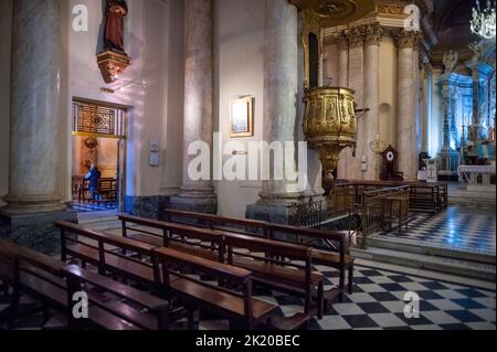 Intérieur de la Cathédrale Basilique Sanctuaire de notre Dame du Rosaire à Rosario, Santa Fe, Argentine Banque D'Images