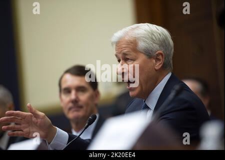 Washington, États-Unis. 21st septembre 2022. Jamie Dimon, président et chef de la direction de JPMorgan Chase & Company, s'exprime mercredi, au cours d'une audience de supervision du comité des services financiers de la Chambre des communes sur la responsabilité de « MegaBanks » au Capitole des États-Unis à Washington, DC, 21 septembre 2022. Photo de Bonnie Cash/UPI Credit: UPI/Alay Live News Banque D'Images