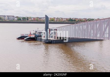 Barking Riverside Pier est un quai de transport Thames Clippers situé sur la Tamise à Barking Riverside Banque D'Images