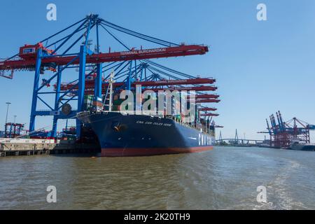 Le navire à conteneurs CMA CGM Jules Verne au terminal Hamburg Burchardkai Banque D'Images