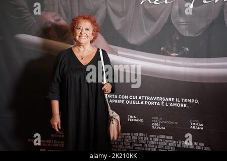 Naples, Italie. 20th septembre 2022. La présentation à la presse du film "quel posto nel tempo" a eu lieu à Naples au cinéma Modernissimo le jour de la maladie d'Alzheimer avec Leo Gullotta avec le réalisateur Giuseppe Alessio Nuzzo et Giovanna Rei, Tina Femiano et Gigi Savoia (photo de Sonia Brandolone/Pacific Press) Crédit : Pacific Press Media production Corp./Alay Live News Banque D'Images