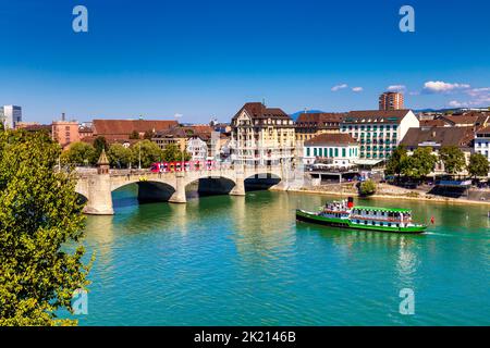 Pont du milieu (Mittlere Brücke) traversant le Rhin, Bâle, Suisse Banque D'Images