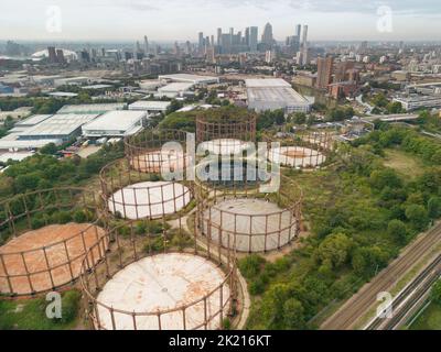 Les gazporteurs de Bromley-by-Bow sont un groupe de sept gazporteurs victoriens en fonte à Twelvetrees Crescent, West Ham, Londres Banque D'Images