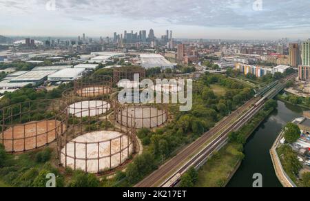 Les gazporteurs de Bromley-by-Bow sont un groupe de sept gazporteurs victoriens en fonte à Twelvetrees Crescent, West Ham, Londres Banque D'Images