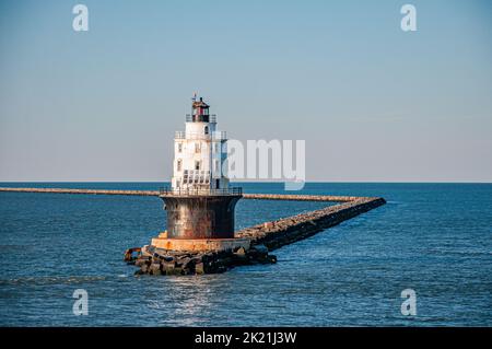 En passant par le phare du port de refuge sur le Ferry, Delaware USA, Delaware Banque D'Images