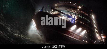 LA VAGUE DE MARÉE FRAPPE LE NAVIRE DE CROISIÈRE, POSEIDON, 2006 Banque D'Images