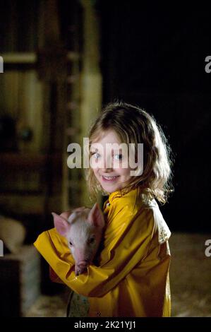 DAKOTA FANNING, Wilbur, CHARLOTTE'S WEB, 2006 Banque D'Images
