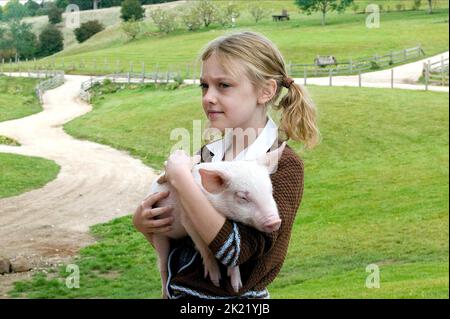 DAKOTA FANNING, Wilbur, CHARLOTTE'S WEB, 2006 Banque D'Images
