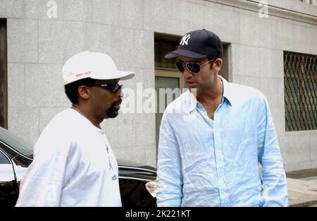 SPIKE LEE, CLIVE OWEN, à l'intérieur de l'homme, 2006 Banque D'Images