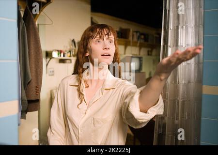 BRYCE DALLAS HOWARD, DAME DANS L'EAU, 2006 Banque D'Images