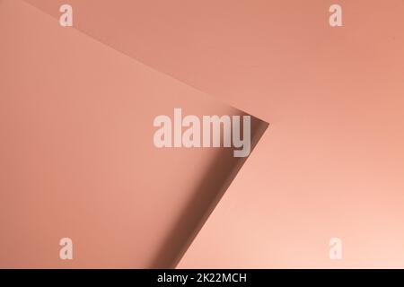 Arrière-plan architectural abstrait, fragment intérieur rose avec un coin de niche dans le mur Banque D'Images
