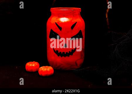 Composition citrouilles orange d'Halloween sur fond noir Banque D'Images