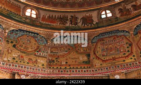 Peinture ancienne sur le céilling du temple de Bhandeshwar Jain, Bikaner, Rajasthan, Inde. Banque D'Images