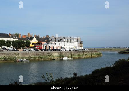 Vue sur la rivière somme et le Quai Blavet depuis le Quai digne Nord, Saint Valery sur somme, somme, Picardie, hauts de France, France Banque D'Images