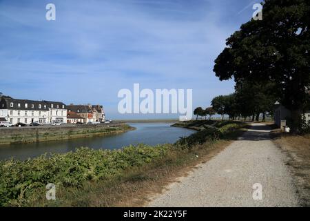 Vue sur la rivière somme et le Quai Blavet depuis le Quai digne Nord, Saint Valery sur somme, somme, Picardie, hauts de France, France Banque D'Images