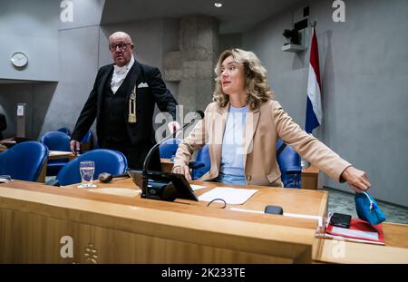 2022-09-22 10:13:12 LA HAYE - Président de chambre Vera Bergkamp pendant le deuxième jour des réflexions politiques générales, le débat après le discours du Trône sur Prinsjesdag. Après la réponse de la Chambre des représentants au budget présenté par le cabinet sortant le jour du budget, c'est au tour de Rutte de répondre. ANP BART MAAT pays-bas hors - belgique hors Banque D'Images