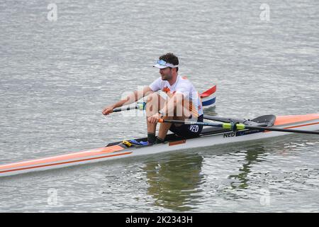 Racice, République tchèque - 21 septembre: Melvin Twellaar des pays-Bas en compétition pour les quarts de finale des sculpts masculins au cours du jour 4 des Championnats du monde d'aviron 2022 à l'arène de Lée sur 21 septembre 2022 à Racice, République tchèque. (VIT Cerny/CTK photo/BSR Agency) Banque D'Images