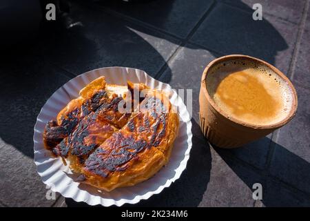 Grilled Bun- Butter or Muska Bun with Hot Indian spiced tea served in a traditional clay pot glass called Kulhad. Uttarakhand , India. Stock Photo