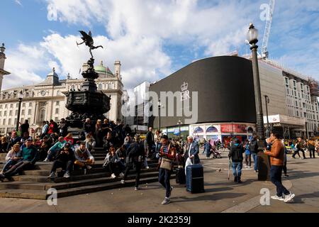 The State Funeral of Her Majesty Queen Elizabeth II, Advertising screens at Piccadilly Circus were all turned black and displayed the late queen's cyp Stock Photo