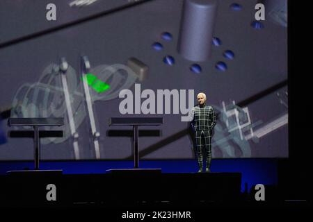 Kraftwerk a présenté son spectacle 3D sur la scène de montagne au festival de musique Green Man 2022 au pays de Galles, au Royaume-Uni, en août 2022. Photo: Rob Watkins/Alay Banque D'Images