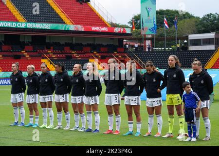 Alajuela, Costa Rica. 13th août 2022. Alajuela, Costa Rica, 13 août 2022: Joueurs d'Allemagne pendant l'hymne national avant la coupe du monde FIFA U20 Womens Costa Rica 2022 match de football entre l'Allemagne et la Nouvelle-Zélande à Morera Soto à Alajuela, Costa Rica. (Daniela Porcelli/SPP) crédit: SPP Sport presse photo. /Alamy Live News Banque D'Images