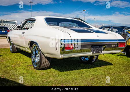 Daytona Beach, FL - 28 novembre 2020 : vue arrière à angle bas d'un coupé sport Chevrolet Chevelle SS 1970 lors d'un salon automobile local. Banque D'Images