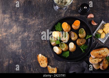 Escargots cuits Escargot avec du pain Banque D'Images