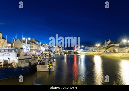 Chalutiers de pêche dans le port de Port-en-Bessin, Normandie Banque D'Images