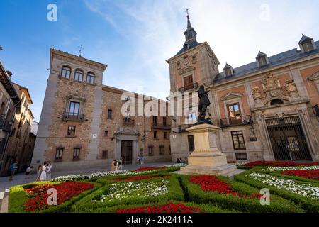 Madrid, Espagne, septembre 2022. Bâtiment Casa de la Villa sur la même place dans le centre-ville Banque D'Images