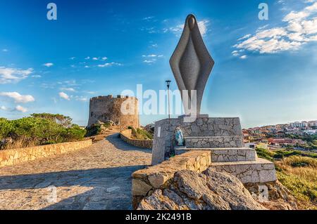 Vue sur la tour de Longonsardo ou la tour espagnole, site emblématique de Santa Teresa Gallura, située à la pointe nord de la Sardaigne, dans la province de Sassa Banque D'Images