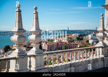 La vue depuis le toit de l'Igreja Sao Vicente de Fora à Alfama dans la ville de Lisbonne au Portugal.Portugal, Lisbonne, octobre 2021 Banque D'Images