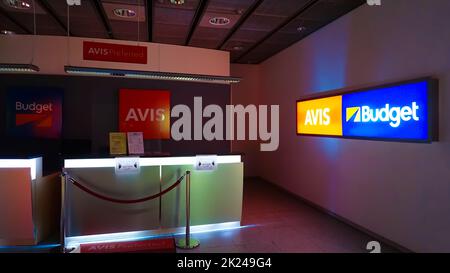 Dortmund, Allemagne - 28 décembre 2021: Les terminaux de location de voitures à l'aéroport de Dortmund, Allemagne sur 28 décembre 2021 Banque D'Images