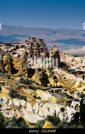 Ville de Cavusin en Cappadoce, Turquie Banque D'Images