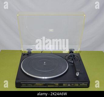 Lecteur de vinyle Sanyo.Lecteur analogique vintage. Platine Banque D'Images