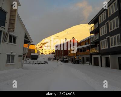 Honningsvag est la ville la plus au nord de la Norvège continentale.Il est situé dans la municipalité de Nordkapp dans le comté de Troms og Finnmark. Banque D'Images