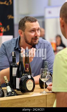 Cracovie, Pologne - 5 novembre 2021: Salon international du vin ENOEXPO à Cracovie.Les producteurs de vin du monde entier rencontrent les importateurs dis Banque D'Images