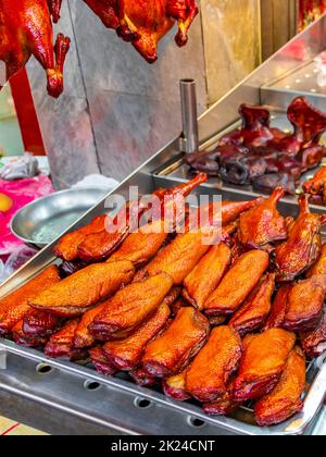 Sélection de viande poulet visage de porc cuisine thaïlandaise et chinoise dans la rue nourriture vieux marché dans la ville de Chine Bangkok Thaïlande. Banque D'Images