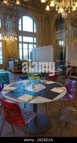 Paris, France - 30 décembre 2021 : intérieur au Musée d'Orsay. Il se trouve dans l'ancienne gare d'Orsay, une gare des Beaux-Arts construite entre 18 Banque D'Images