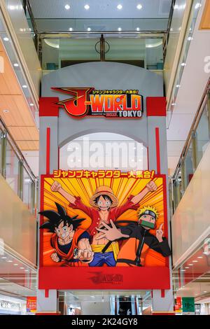 tokyo, japon - décembre 21 2018 : panneau illustré avec manga japonais et personnages d'anime de Dragon ball, une pièce et Naruto faisant la promotion de l'a Banque D'Images