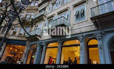 Baden-Baden, Allemagne - 29 décembre 2021: Bâtiments historiques dans la célèbre vieille ville de Baden-Baden Banque D'Images