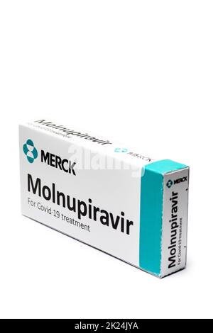 Bucarest, Roumanie - 2 février 2022 : image éditoriale illustrative de la pilule antivirale orale Molnupiravir développée par Merck. Virus Corona Banque D'Images
