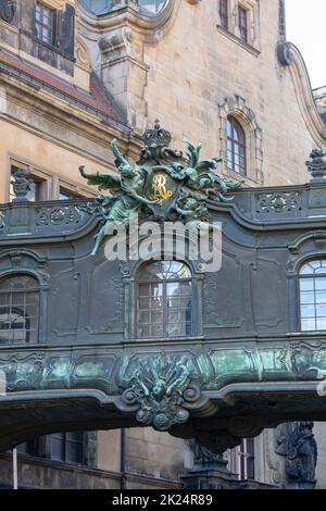 Dresde, Allemagne - 23 septembre 2020 : connecteur décoratif, passage entre le château de Dresde et la cathédrale de Dresde Banque D'Images