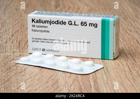 Kupiskis, Lituanie - Mars 2022: La demande de comprimés de Kaliumjodide haut niveau après les menaces nucléaires de Poutine. Dans un accident nucléaire, les substances radioactives (r Banque D'Images