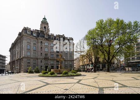 Porto, Portugal. Mars 2022. Vue sur l'hôtel de ville dans le centre-ville Banque D'Images