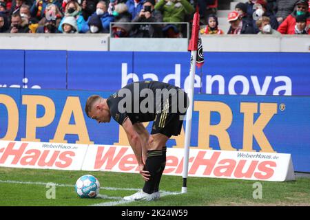 Joshua Kimmich (FC Bayern München) beim Eckball im Spiel der 1. FBL: 21-22: 28. Sptg. SC Freiburg contre Bayern München les RÉGLEMENTATIONS DFL INTERDISENT TOUTE UTILISATION Banque D'Images