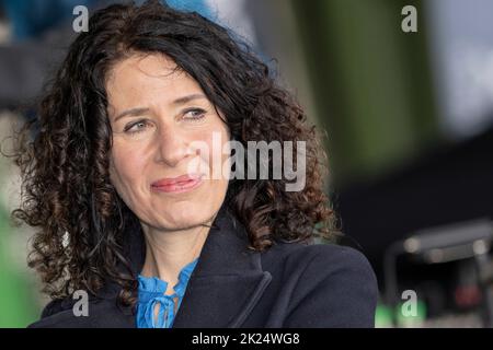 Au salon Vélo de l'aéroport de Tempelhof, Bettina Jarasch, sénateur de la mobilité, décerne deux projets avec le comité 'Fahrrad Berlin' 2022 Banque D'Images