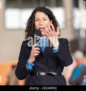 Au salon Vélo de l'aéroport de Tempelhof, Bettina Jarasch, sénateur de la mobilité, décerne deux projets avec le comité 'Fahrrad Berlin' 2022 Banque D'Images