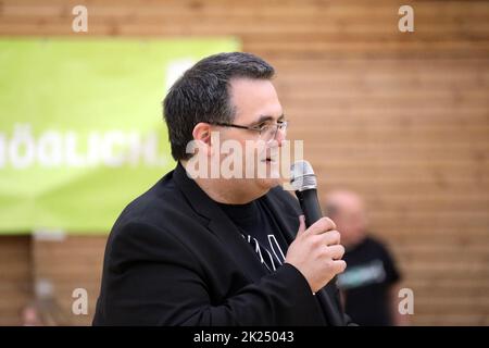 Uwe Stasch (Zweiter Vorsitzender und Hallensprcher Eisvögel USC Freiburg) beim Spiel der 1.BBL Damen 2021/2022 - Eisvoegel USC Freiburg - Rheinland L Banque D'Images